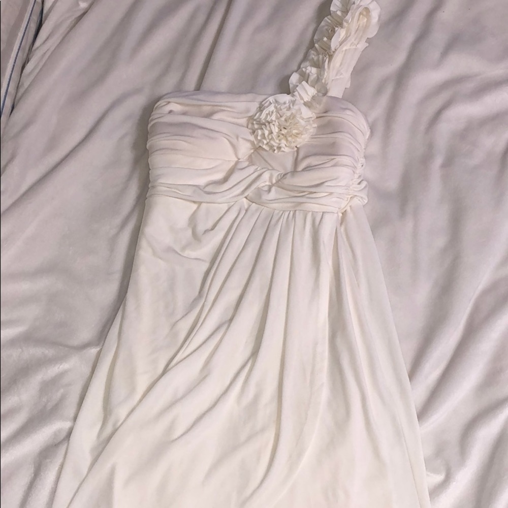super cute off white dress!